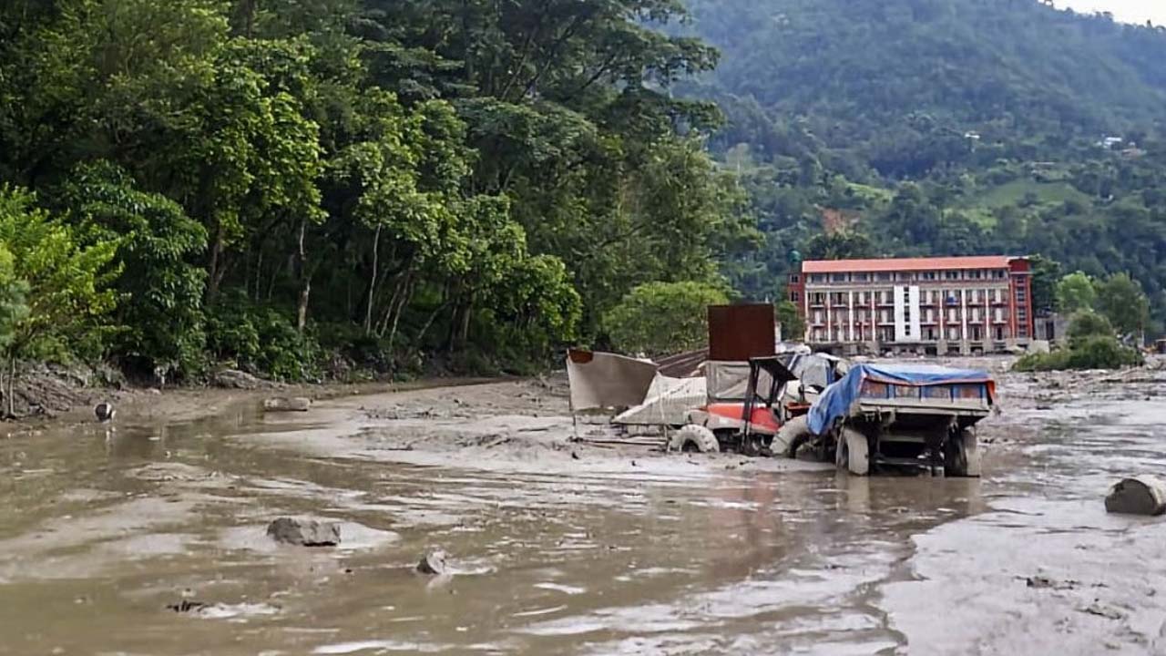 बाढ़ से नेपाल के पावर प्लांट्स तबाह, फिर मंडराया लोड शेडिंग का खतरा; मुल्क की हाइड्रो इकोनॉमी को कितना झटका लगा?