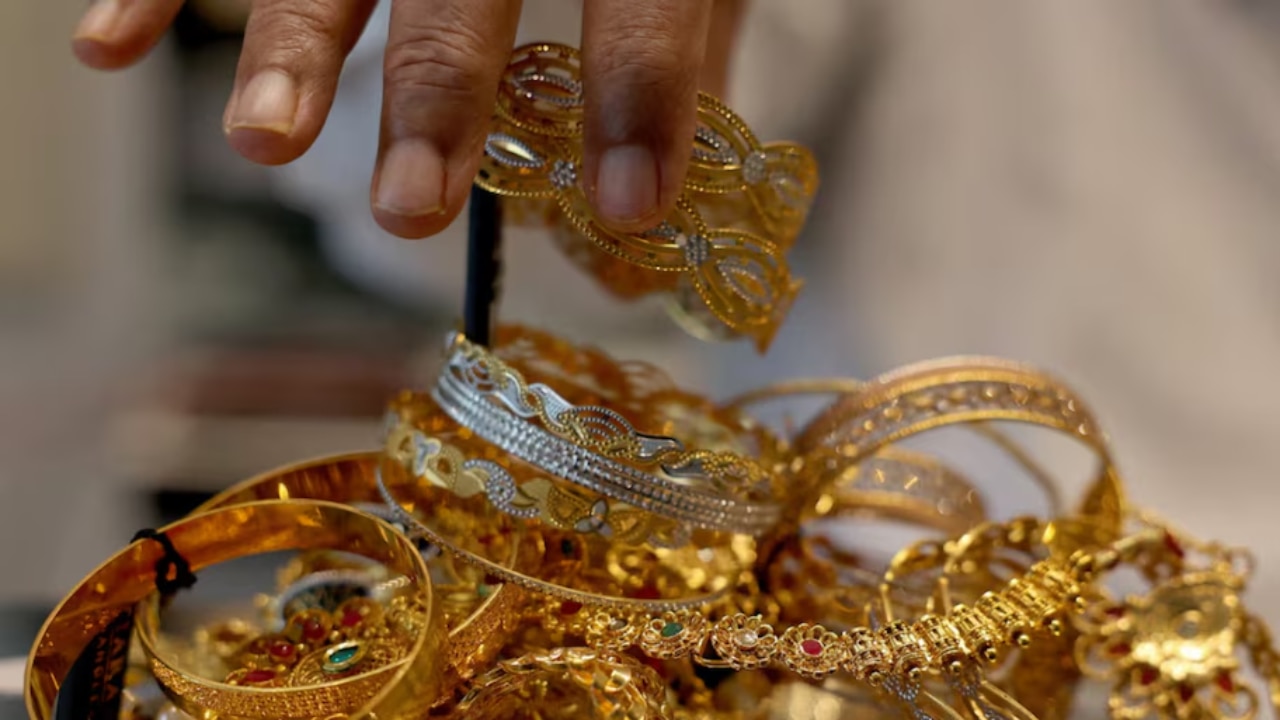 Gold-Silver Rate: रक्षाबंधन पर सोना खरीदने का प्लान? जानें नोएडा से लखनऊ तक कहां कितना है गोल्ड-सिल्वर का रेट