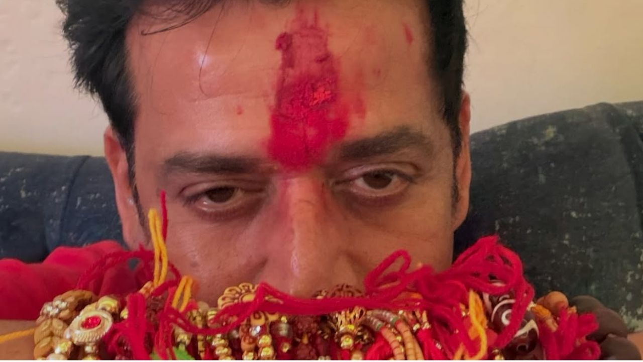 रवि किशन को महिलाओं ने बांधी राखी, रंग-बिरंगी राखियों से भर गई कलाई; तस्वीरें जीत रहीं दिल