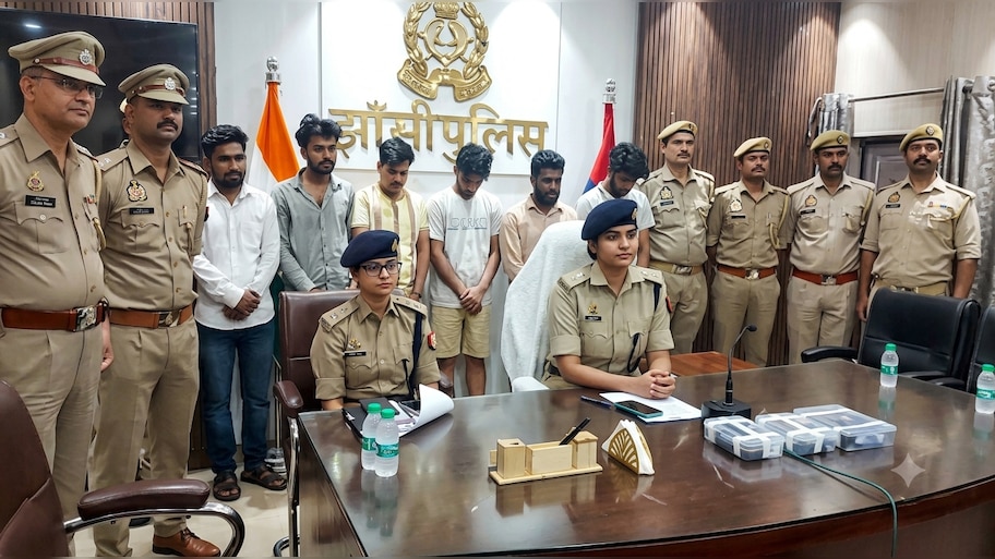 झांसी में 403 करोड़ के साइबर फ्रॉड का खुलासा, छात्र चला रहे थे ठगी का नेटवर्क; 6 गिरफ्तार