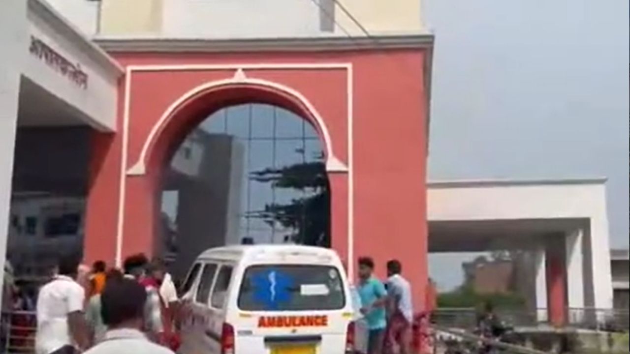 बाढ़ में जहरीली शराब से 4 युवकों की मौत! नॉनवेज पार्टी के बाद बिगड़ी थी तबीयत, ग्रामीणों ने फोरलेन किया जाम