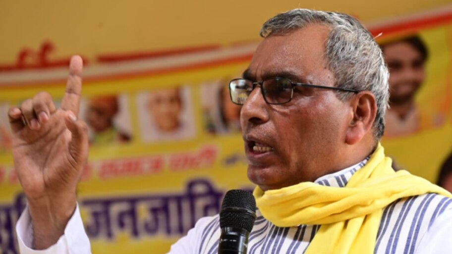 CM योगी से मिले मंत्री OP राजभर, पंचायती राज विभाग के अफसरों पर भ्रष्टाचार का आरोप लगाकर हटाने की मांग की