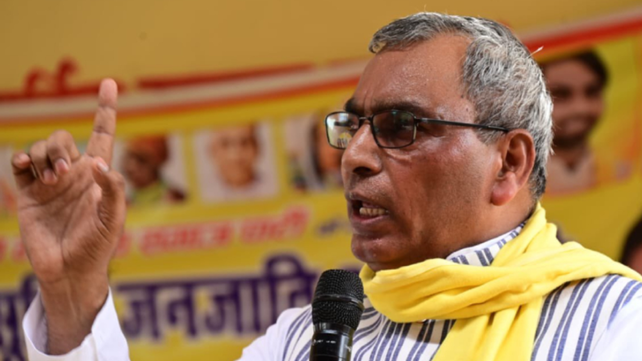 CM योगी से मिले मंत्री OP राजभर, पंचायती राज विभाग के अफसरों पर भ्रष्टाचार का आरोप लगाकर हटाने की मांग की CM योगी से मिले मंत्री OP राजभर, पंचायती राज विभाग के अफसरों पर भ्रष्टाचार का आरोप लगाकर हटाने की मांग की