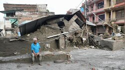 नेपाल बाढ़ में बह गया घर, तबाह हो गई जमापूंजी, क्या इंश्योरेंस कंपनी देगी मुआवजा?