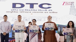 Delhi CM रेखा गुप्ता ने 50 नई इलेक्ट्रिक बसों को दिखाई हरी झंडी