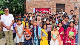 अपनी गाढ़ी कमाई के 25 लाख रुपये लगा दिए, 400 गरीब बच्चों का भविष्य संवार रहे नवेंदु
