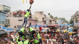पुणे में दही-हांडी के दौरान DJ गिरने से सलमा की मौत, मुंबई में 32 'गोविंदा' जख्मी