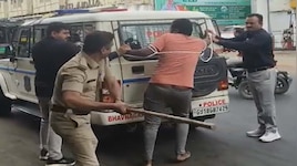 VIDEO: लिव-इन पार्टनर की सरेआम बस स्टैंड पर की थी हत्या, पुलिस ने वहीं सिखाया सबक