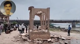 गोरखपुर में दो अधिवक्ताओं की मौत पर हंगामा, गोरक्षनाथ घाट पर वज्रपात से ढहा गुंबद