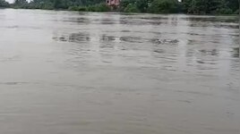 पुनपुन नदी में उफान से मचा हाहाकार, रिकॉर्ड जलस्तर के करीब पहुंचा पानी