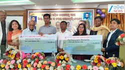 ଯୁଗ୍ମ ମାଟ୍ରିକ ଟପ୍ପରଙ୍କୁ ପୁରସ୍କାର ସ୍ୱରୂପ ୧ ଲକ୍ଷ ଟଙ୍କା ଲେଖାଏଁ ପ୍ରଦାନ