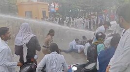 CM हाउस घेरने निकले प्रदर्शनकारियों पर कैनन वाटर, 1 घायल; पुलिस से हुई धक्का-मुक्की