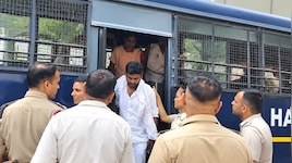 Haryana में सफाई कर्मचारियों की हड़ताल के बीच एक्शन में पुलिस, हांसी से 18 गिरफ्तार