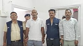 घूस लेते धरे गए ट्रैफिक दारोगा:गाड़ी छोड़ने के एवज में मांग रहे थे 10 हजार, गिरफ्तार