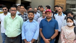 घाटी में आतंकी धमकियों के बीच कश्मीरी पंडितों की गुहार: 'तैयार फ्लैट्स में तुरंत करे
