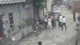 वायु सेना के जवान के बुजर्ग माता-पिता पर लाठी-डंडों से हमला, CCTV में कैद वारदात 