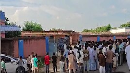 छात्रा की मौत से मचा बवाल, शिक्षक पर प्रताड़ना का आरोप, स्कूल में हंगामा