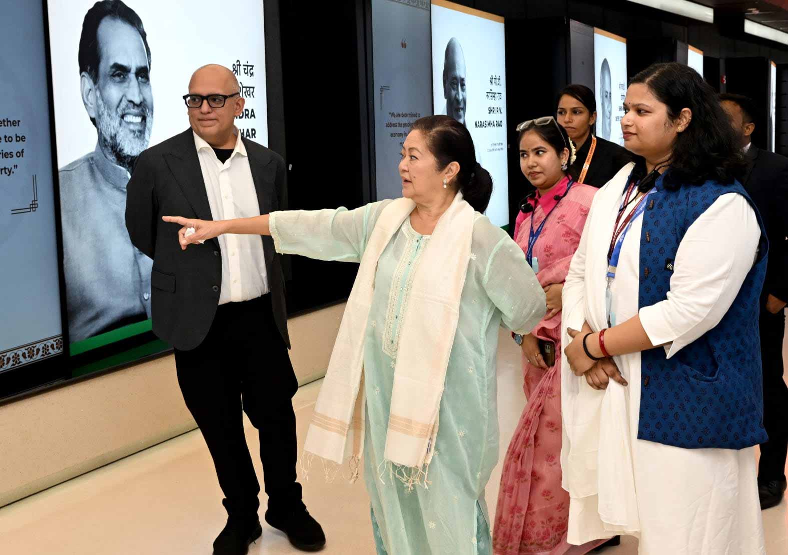 brics summit philippines first lady louise araneta marcos indian outfit look salwar dupatta | BRICS में छाया देसी रंग: लुइस का भारतीय ढंग! सलवार-सूट और दुपट्टे में खूब जंचीं फिलीपींस की ...