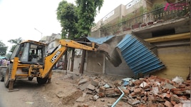 सत्य निकेतन हादसे के बाद जागा MCD! दिल्ली में 33 अवैध निर्माण पर चला बुलडोजर