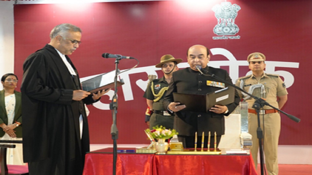 न्यायमूर्ति वी. कामेश्वर राव बने पटना हाईकोर्ट के मुख्य न्यायाधीश, राज्यपाल अता हसनैन ने दिलाई शपथ
