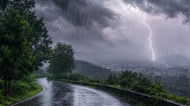 MP में फिर मंडराए घने बादल... कई जिलों में भारी बारिश की चेतावनी, चलेंगी तेज हवाएं 