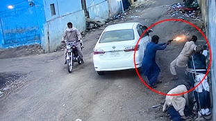 आतंकी हाफिज सईद के करीबी का कराची में खात्मा, 4 शूटरों ने सरेआम गोलियों से भूना