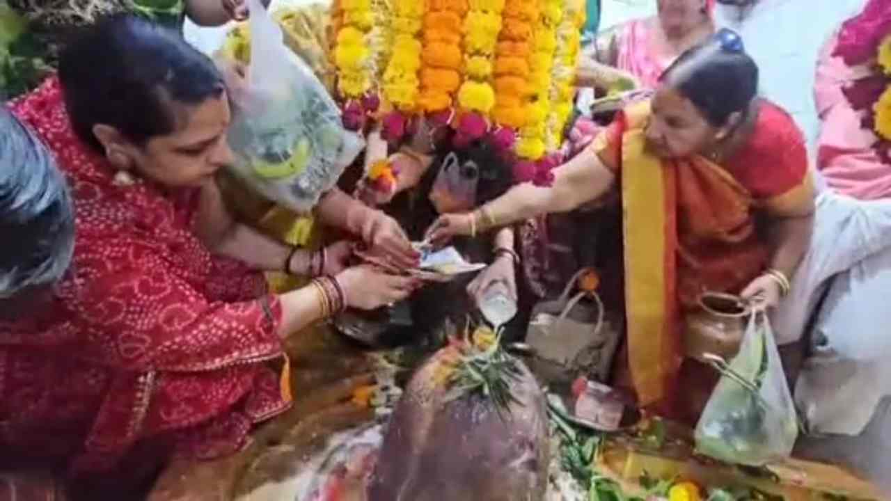 रात 12 बजे से लगी कतार, सौभाग्येश्वर मंदिर में उमड़ा सुहागिनों का सैलाब, कुंवारी कन्याओं ने मांगा मनचाहा वर