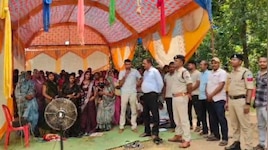 कब बनेगी सड़क? लिखित तारीख की मांग पर अड़े ग्रामीण, आश्वासन से नहीं बनी बात