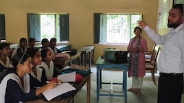 मोतिहारी के DM बने शिक्षक, नौवीं के बच्चों को एक घंटे तक पढ़ाया गणित