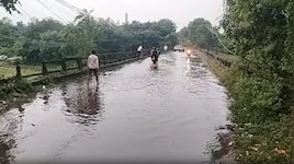 बोकारो में 'मौत का पुल'! बारिश में तालाब बन जाता है गरगा पुल