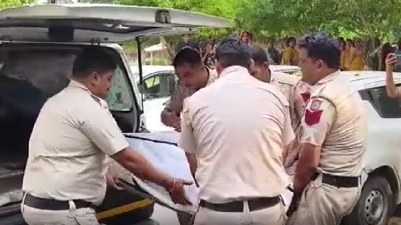 Delhi पुलिस के हेड कांस्टेबल ने पत्नी की हत्या के बाद, फिर की खुदकुशी; जांच में जुटी पुलिस