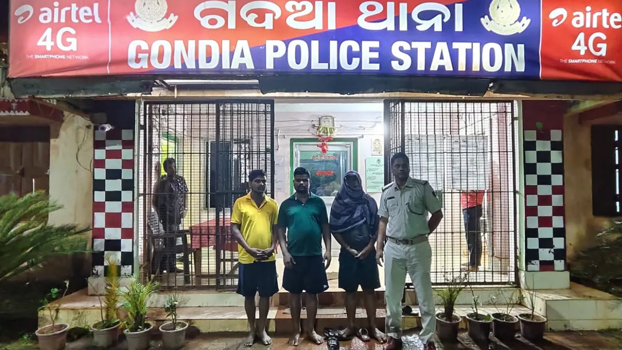 ओडिशा में बिहार के जमुई जैसी हैवानियत: कपल के साथ सरेआम बदसलूकी और मारपीट, वीडियो बनाकर किया वायरल