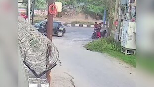 देहरादून में महिला के अपहरण की कोशिश, स्कूटी रोककर कार में खींचने का प्रयास; CCTV वायरल