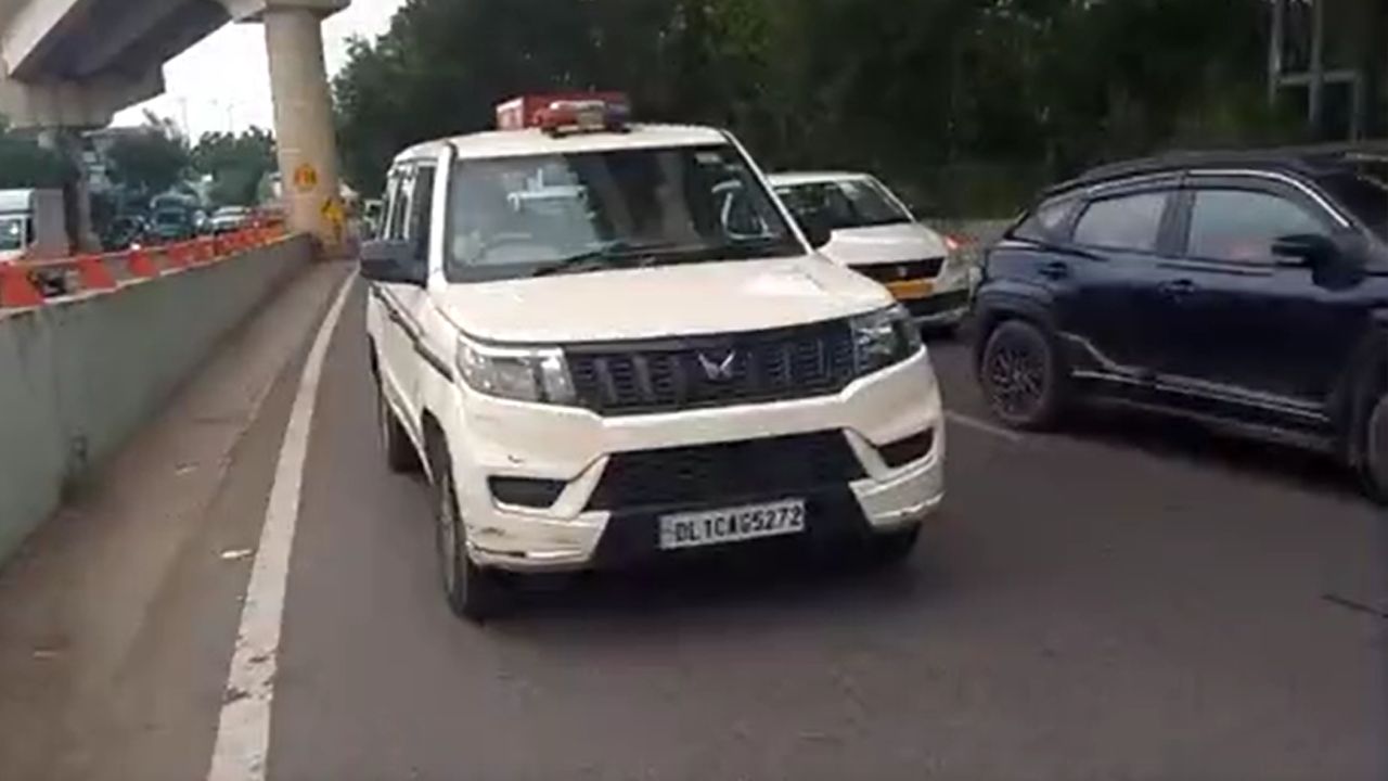 अक्षरधाम के पास सड़क किनारे घंटों पड़ा रहा युवक का शव, पुलिस को सूचना मिली तो क्या हुआ?