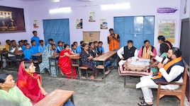 मास्टर जी बन गए सीएम:क्लासरूम की कुर्सी पर बैठ सम्राट चौधरी ने समझा बच्चों का भविष्य