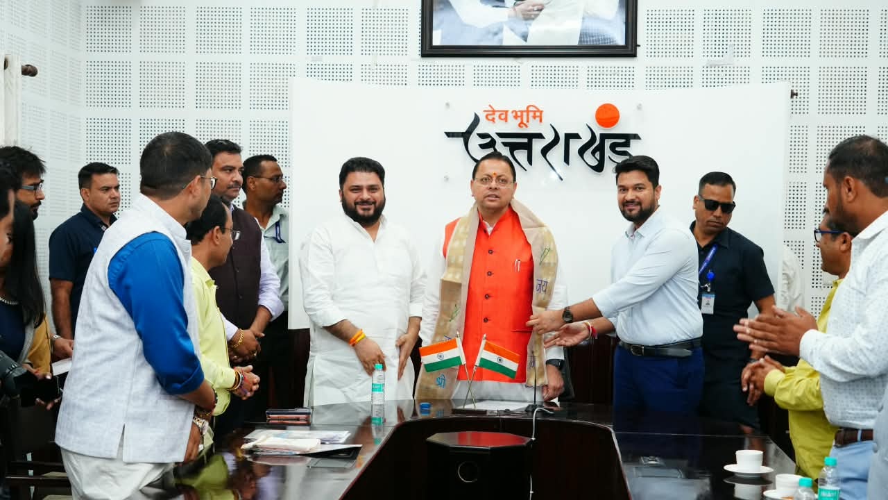 धामी ने युवाओं को दी सीख, दूसरे राज्यों में जाकर उत्तराखंड की संस्कृति भी बताएं