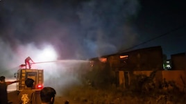 इटारसी में लगी भीषण आग, आसमान में उठीं 10 फीट ऊंची लपटें, 12 दमकलों ने...