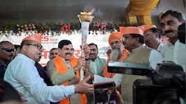 PM मोदी के 25 साल पूरे होने पर 'विकसित भारत संकल्प सभा': CM मोहन यादव ने थामी मशाल