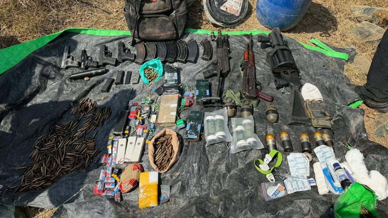 सोपोर के जंगल में आतंकियों का हथियारों का ठिकाना ध्वस्त; AK-47 समेत IED और ग्रेनेड बरामद, 72 घंटे में तीसरी बड़ी सफलता