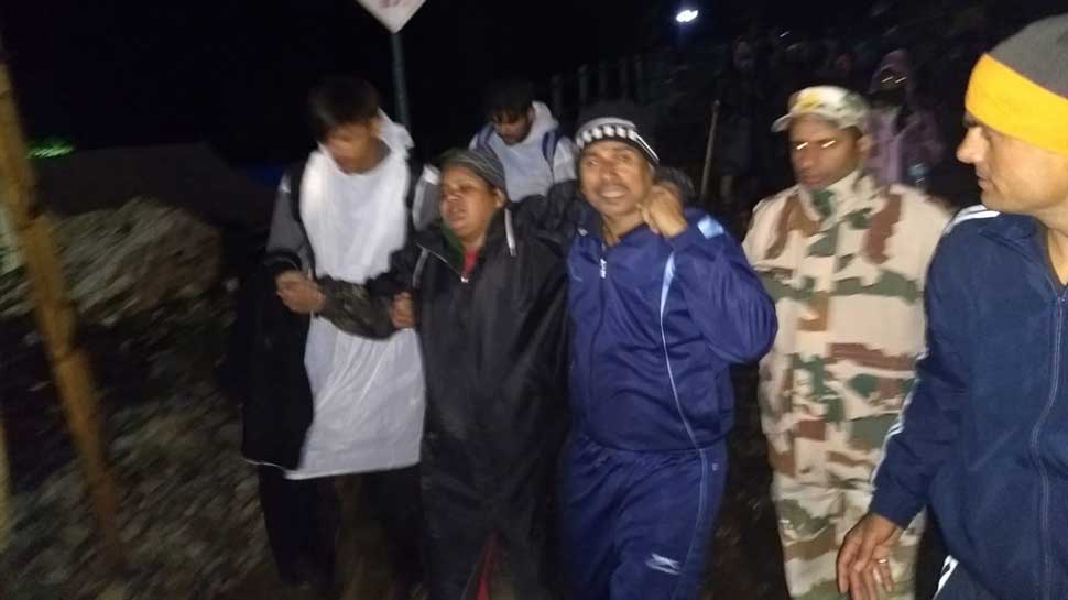 ITBP helping Amarnath Yatri ITBP helping Amarnath Yatri