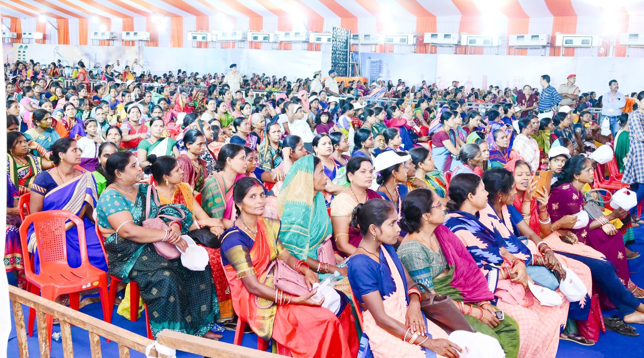 କଳିଙ୍ଗନଗରରେ ୧ ଲକ୍ଷ ୧୫ ହଜାର କୋଟି ଟଙ୍କାର ଶିଳ୍ପ ପ୍ରକଳ୍ପର ଭିତ୍ତିପ୍ରସ୍ତର ସ୍ଥାପନ ଓ ଶୁଭ ଉଦ୍ଘାଟନ କଲେ ମୁଖ୍ୟମନ୍ତ୍ରୀ