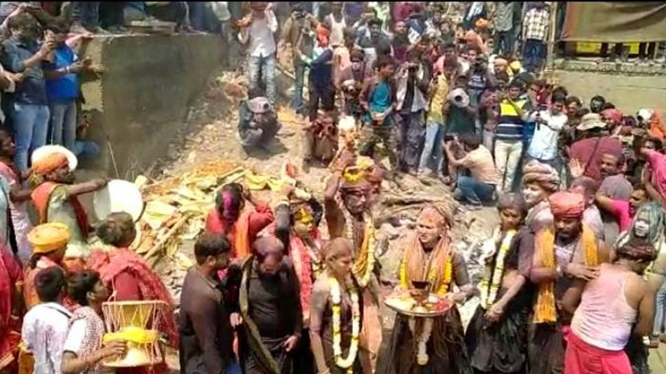 banaras manikarnika ghat Chita bhasma holi 2022 lord shiva masan holi