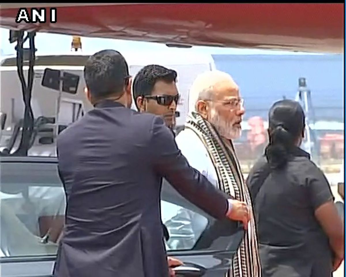Spg Commando Modi PM Narendra Modi Security Female SPG Commando Spotted In Parliament ...