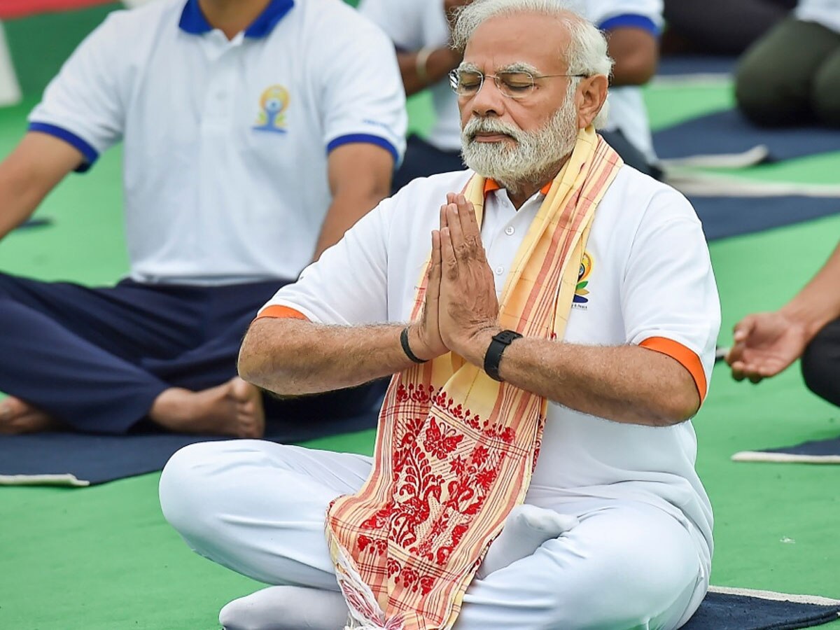 Fitness Secrets Of PM Narendra Modi At the age of 73 Diet Exercise Yoga ...