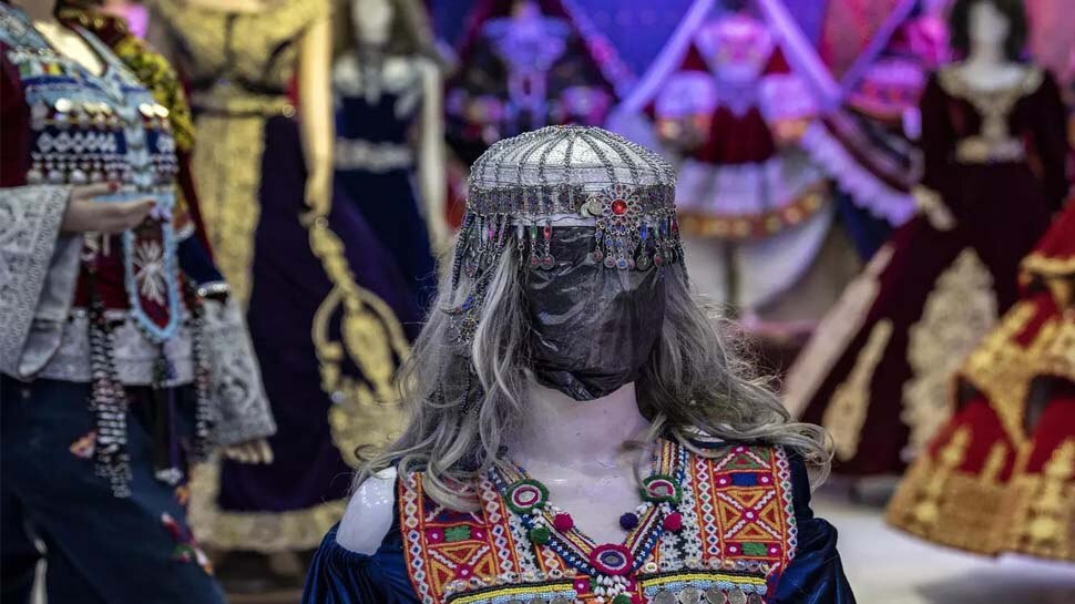 Afghanistan Kabul mannequins hooded and masked under Taliban rules htzs