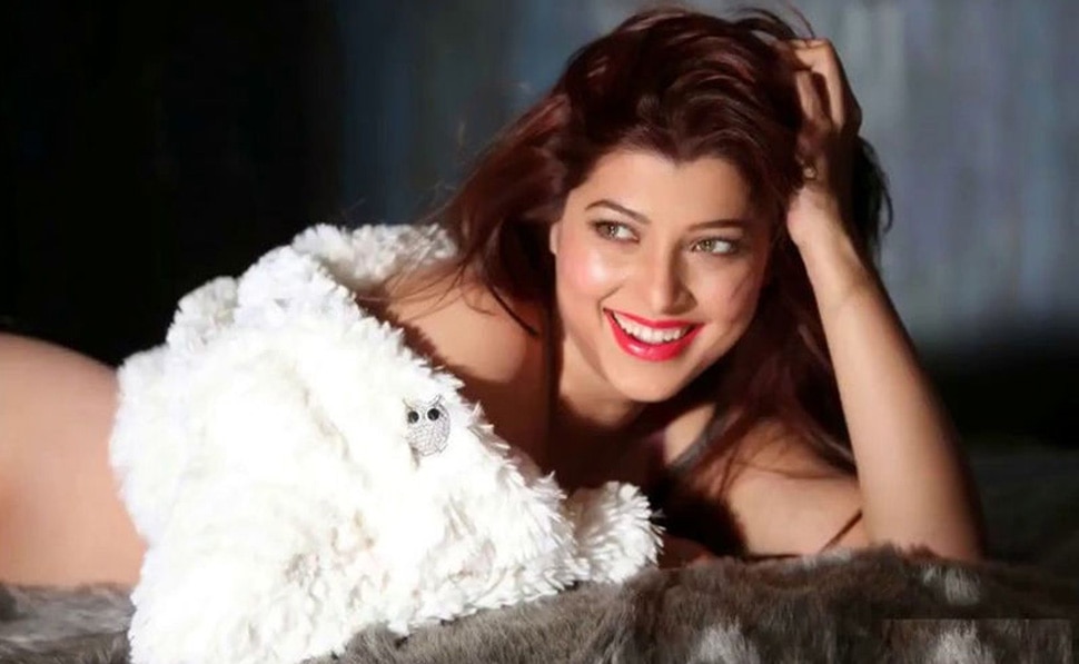 marathi-actress-tejaswini-pandit-get-sexual-favors-from-her-landlord