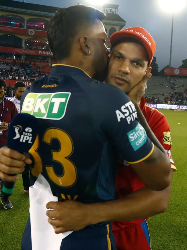 hardik pandya kissing shikhar dhawan