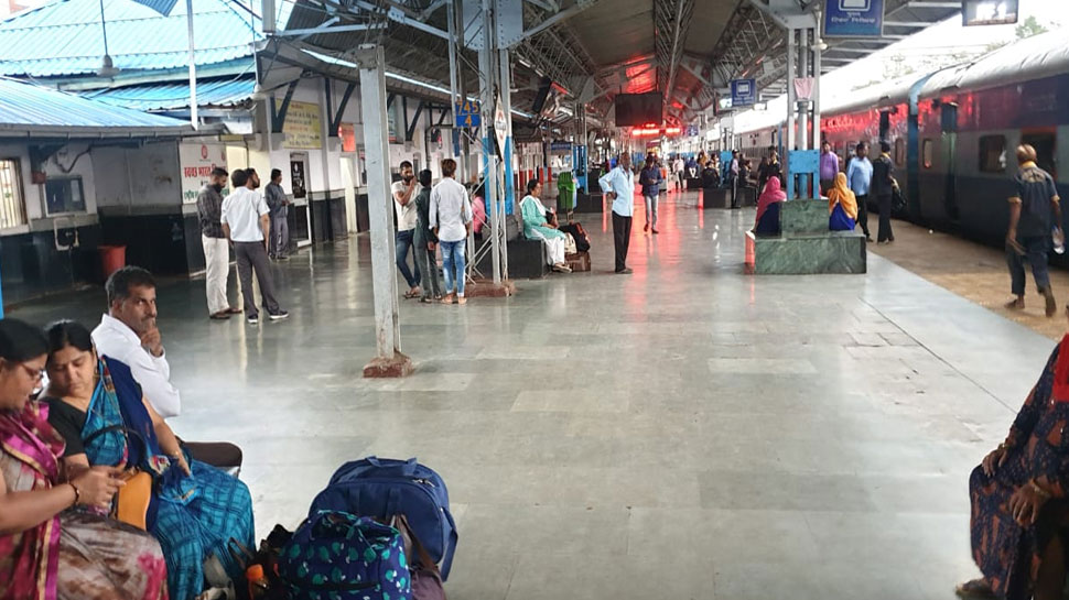 Posters of Bollywood stars  Pasted on Railway Station walls in Hoshangabad