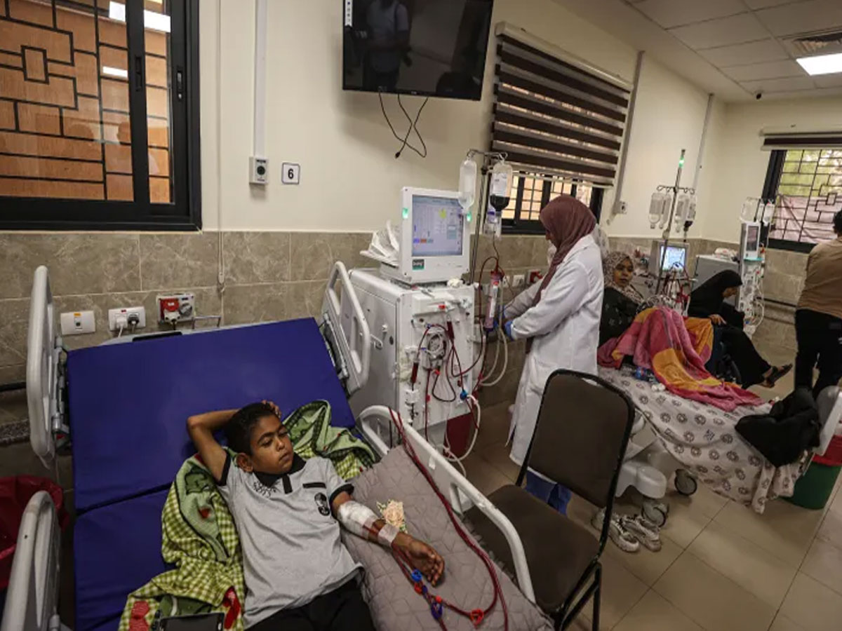 इजराइली हमलों से हालात बदतर, अस्पतालों में खून और दवाई की कमी; 600 की मौत इजराइली हमलों से हालात बदतर, अस्पतालों में खून और दवाई की कमी; 600 की मौत