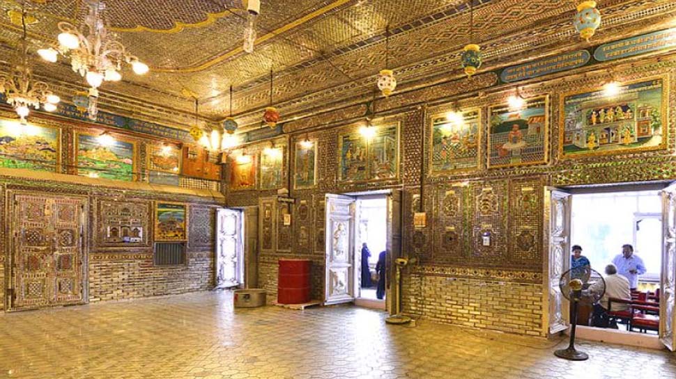 kanch temple of Indore whose glass called from Belgium whose artisans came  from Iran know mpsn | इंदौर का अद्भुत मंदिरः जिसके कांच बेल्जियम से मंगवाए  तो कारीगर ईरान से आए |